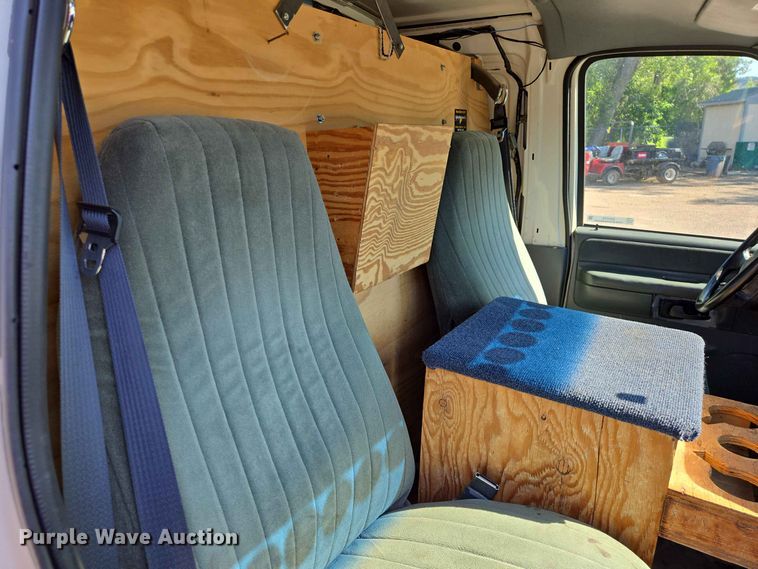 image for item ER1773 1995 Ford E250 van