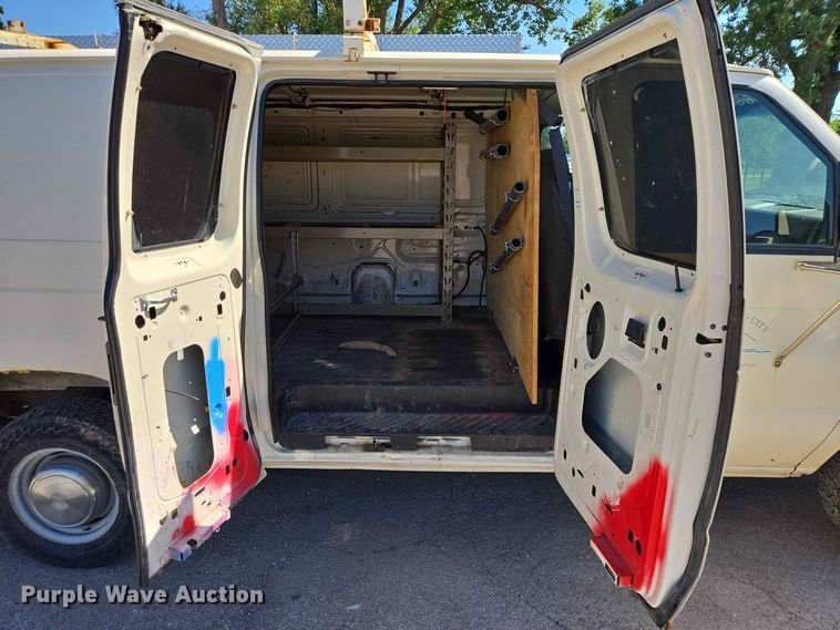 image for item ER1773 1995 Ford E250 van