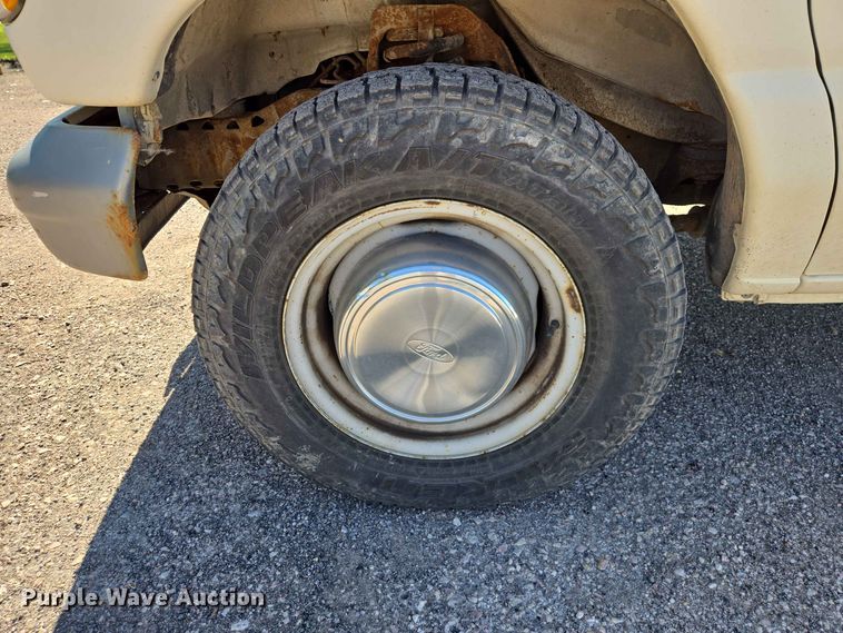 image for item ER1773 1995 Ford E250 van