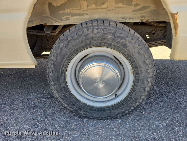 image for item ER1773 1995 Ford E250 van