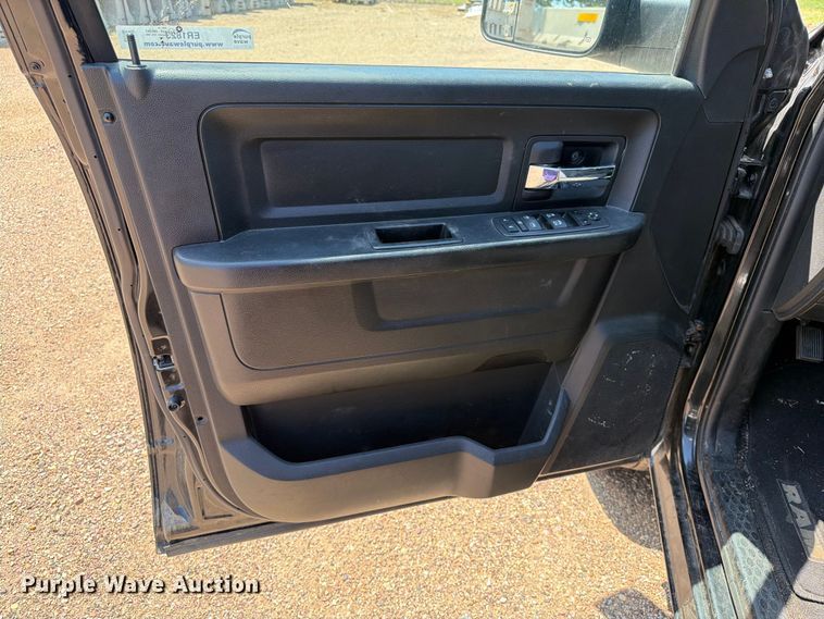 image for item ER1823 2018 RAM 1500 Ext. Cab pickup truck