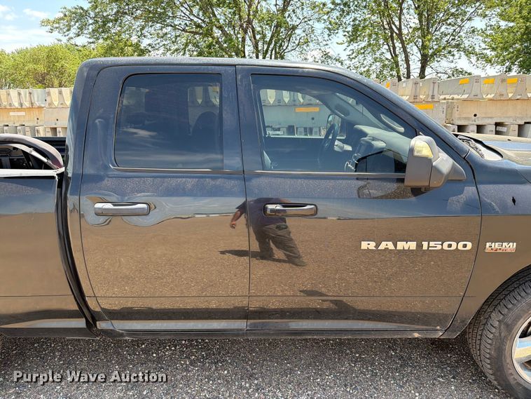 image for item ER1823 2018 RAM 1500 Ext. Cab pickup truck