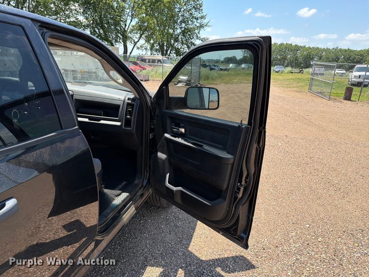 image for item ER1823 2018 RAM 1500 Ext. Cab pickup truck