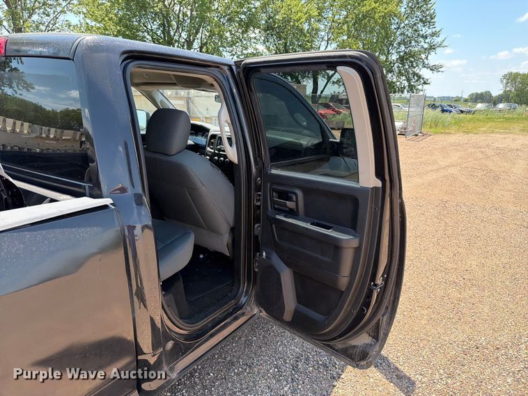 image for item ER1823 2018 RAM 1500 Ext. Cab pickup truck