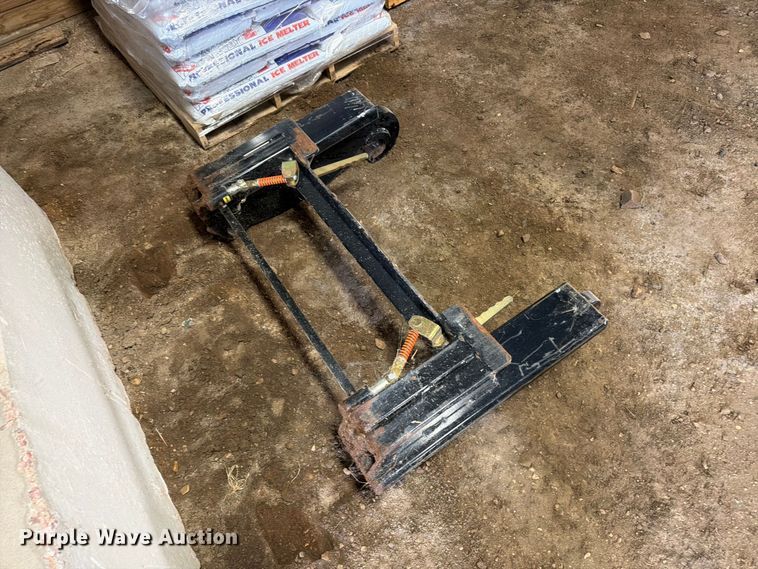 image for item ER1856 MDS Volvo L-70 Uni-Tach wheel loader adaptor