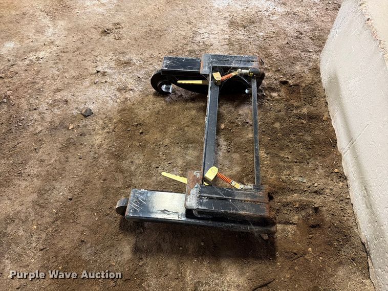 image for item ER1856 MDS Volvo L-70 Uni-Tach wheel loader adaptor
