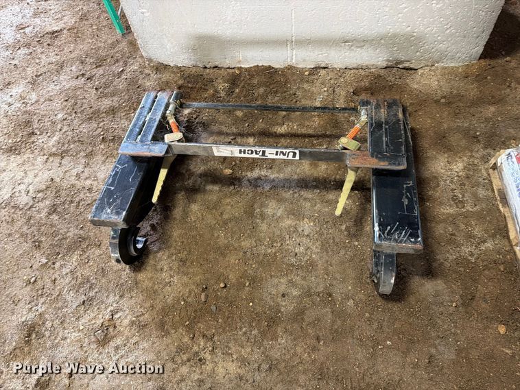image for item ER1856 MDS Volvo L-70 Uni-Tach wheel loader adaptor