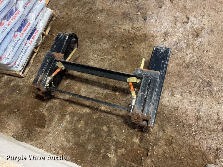 image for item ER1856 MDS Volvo L-70 Uni-Tach wheel loader adaptor