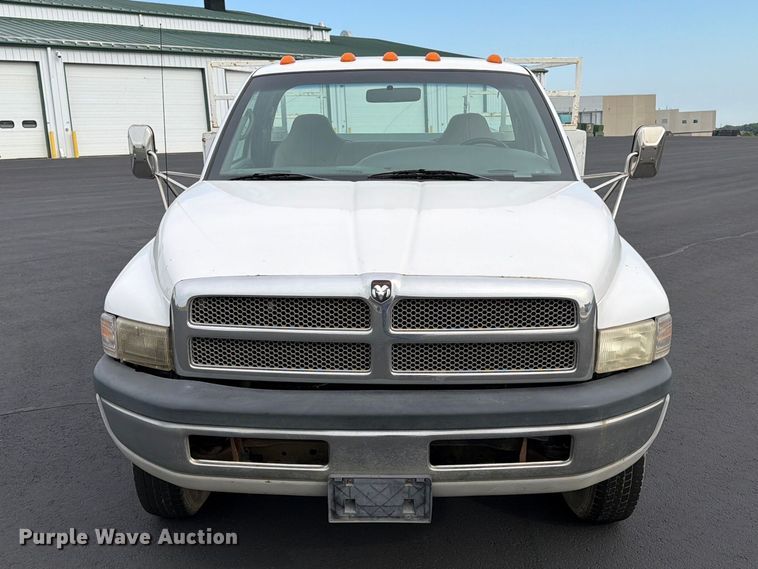 image for item ER1860 1999 Dodge Ram 3500 utility bed pickup truck