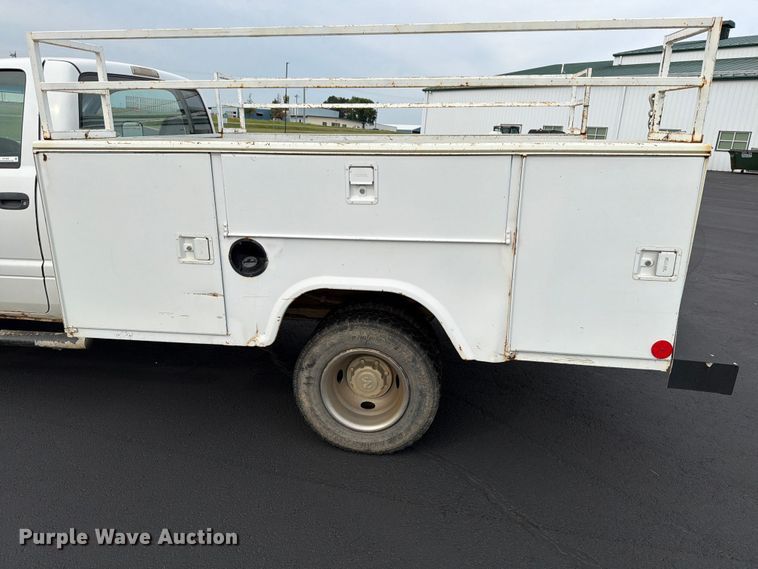 image for item ER1860 1999 Dodge Ram 3500 utility bed pickup truck
