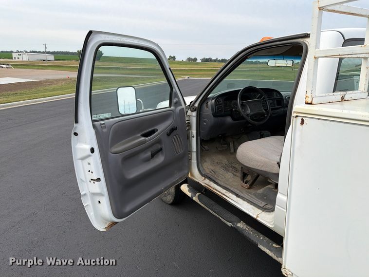 image for item ER1860 1999 Dodge Ram 3500 utility bed pickup truck