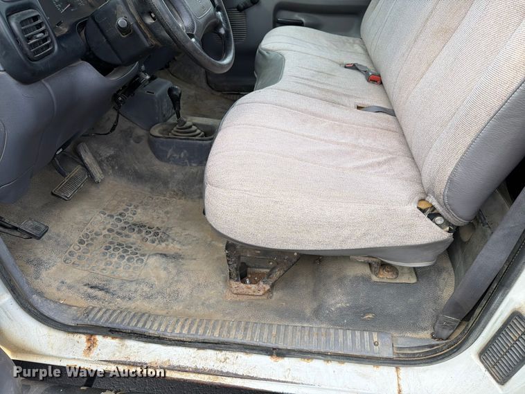 image for item ER1860 1999 Dodge Ram 3500 utility bed pickup truck