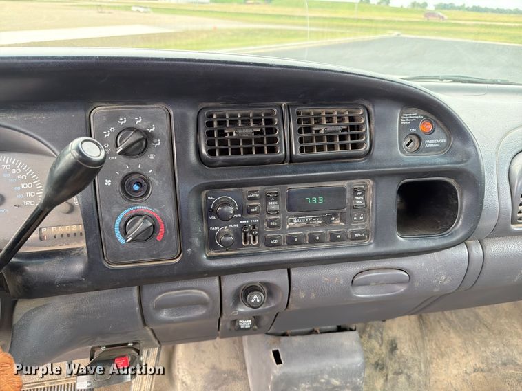 image for item ER1860 1999 Dodge Ram 3500 utility bed pickup truck