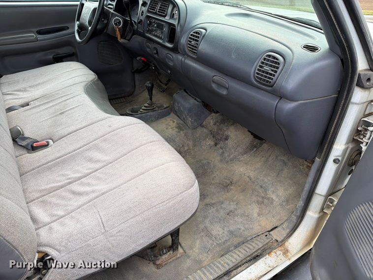 image for item ER1860 1999 Dodge Ram 3500 utility bed pickup truck