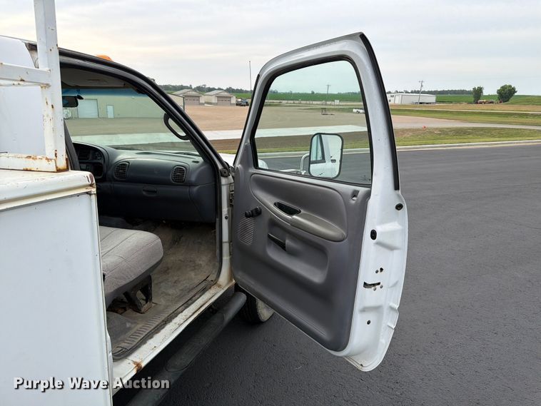 image for item ER1860 1999 Dodge Ram 3500 utility bed pickup truck