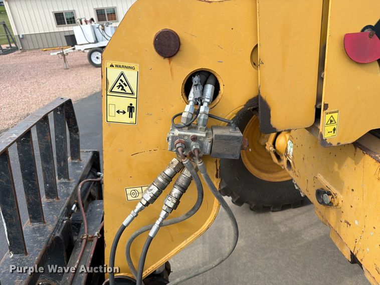 image for item ER1861 2005 Caterpillar TH350B telehandler