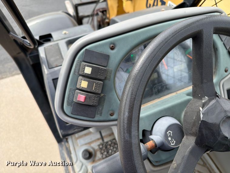image for item ER1861 2005 Caterpillar TH350B telehandler