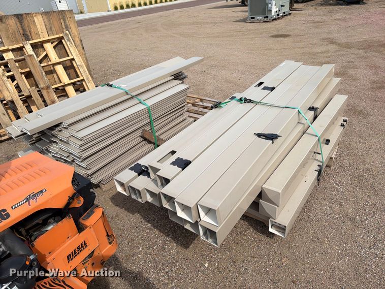 image for item ER1865 Vinyl fence