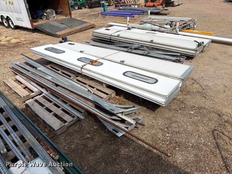 image for item ER1868 (2) garage doors