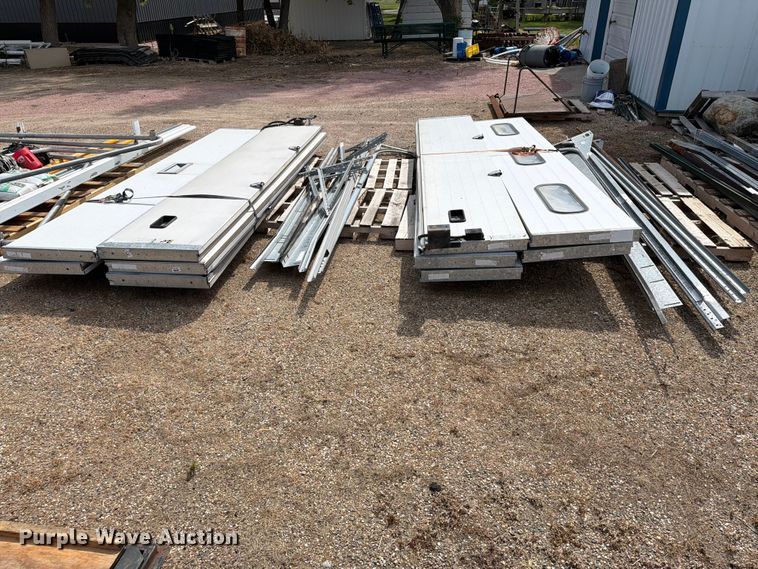 image for item ER1868 (2) garage doors