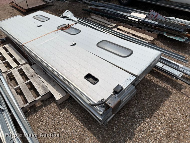 image for item ER1868 (2) garage doors