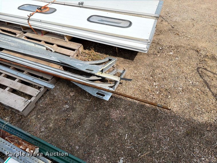 image for item ER1868 (2) garage doors