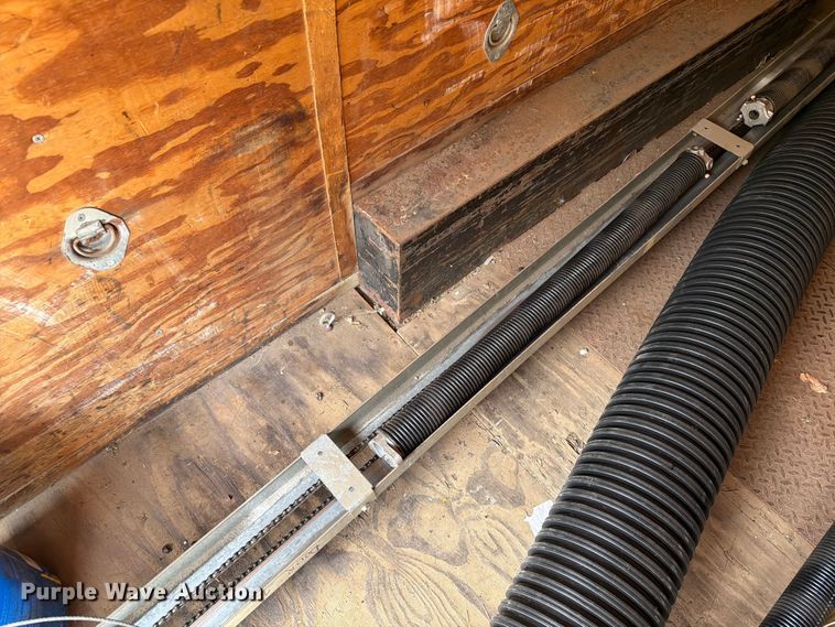 image for item ER1868 (2) garage doors