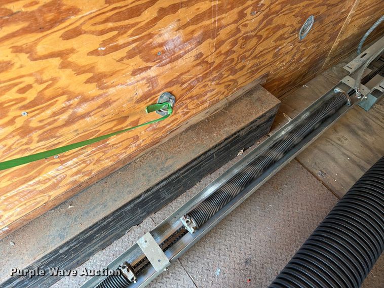 image for item ER1868 (2) garage doors