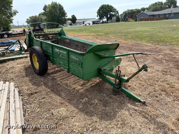 image for item ER1869 John Deere N manure spreader