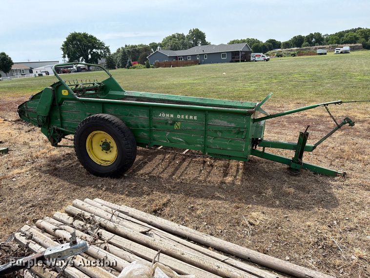 image for item ER1869 John Deere N manure spreader