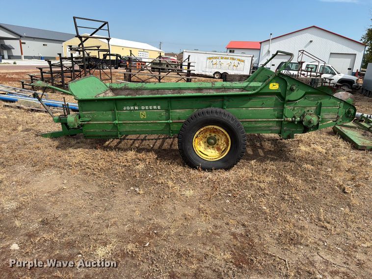 image for item ER1869 John Deere N manure spreader