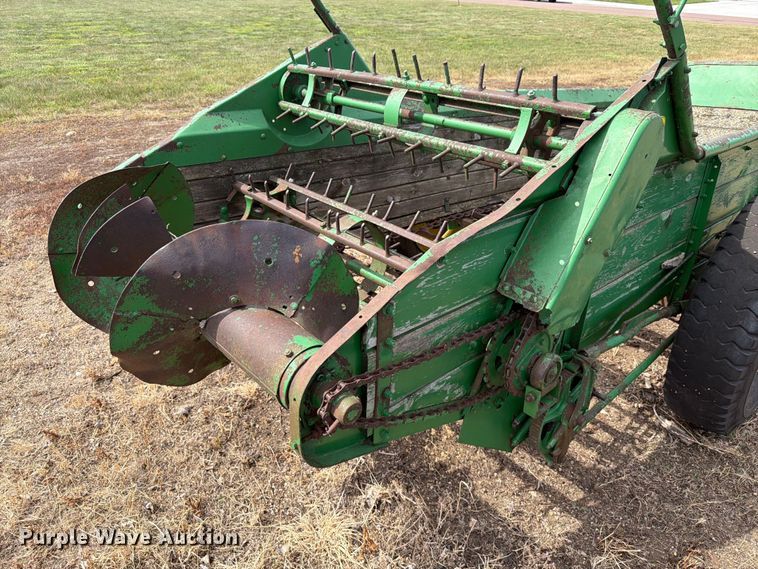 image for item ER1869 John Deere N manure spreader