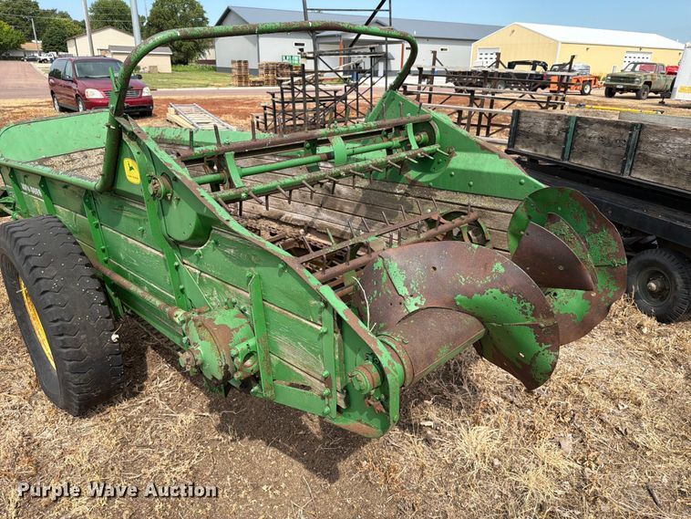 image for item ER1869 John Deere N manure spreader