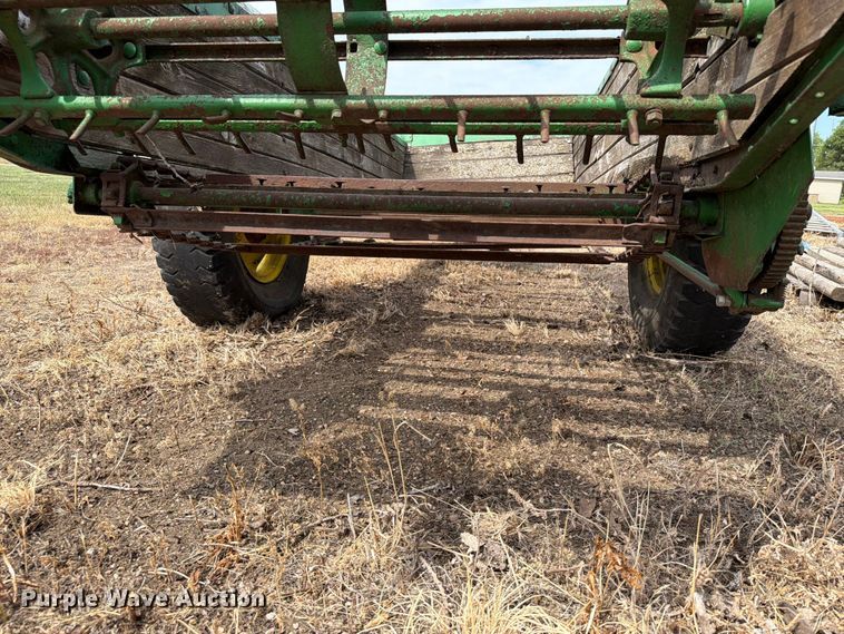image for item ER1869 John Deere N manure spreader