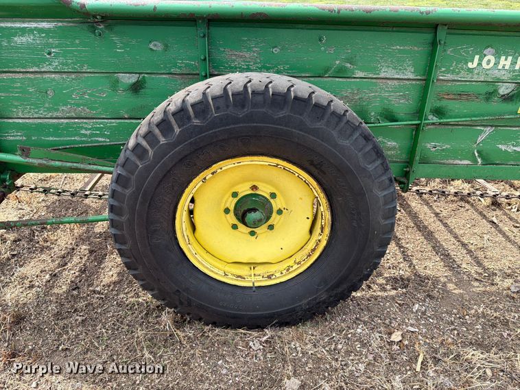image for item ER1869 John Deere N manure spreader