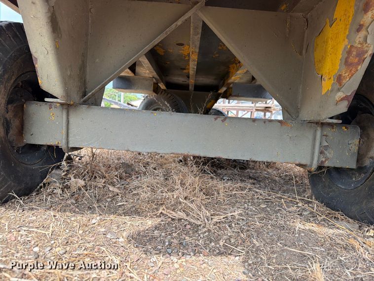 image for item ER1869 John Deere N manure spreader