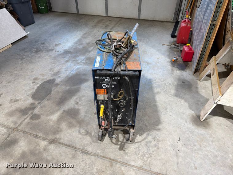 image for item ER1879 Miller Millermatic 200 welder