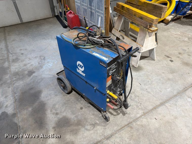 image for item ER1879 Miller Millermatic 200 welder