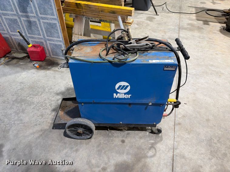 image for item ER1879 Miller Millermatic 200 welder