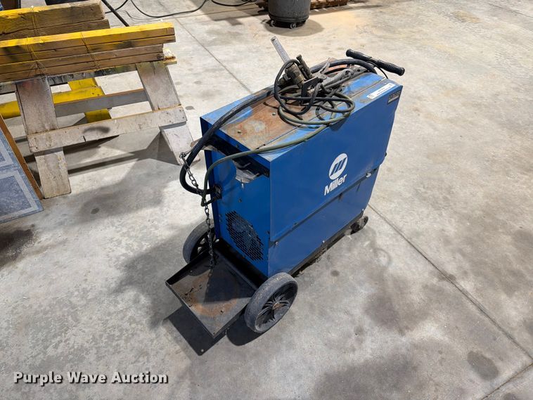 image for item ER1879 Miller Millermatic 200 welder