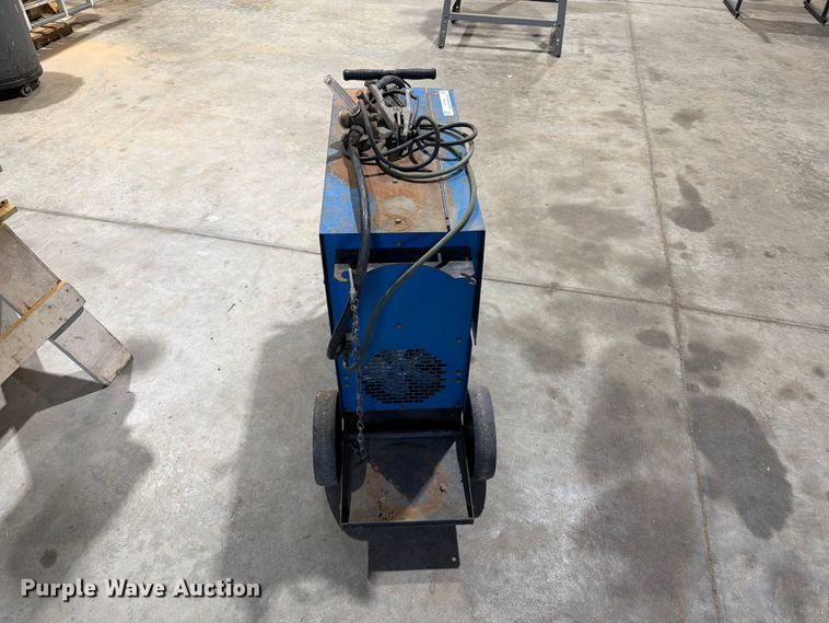 image for item ER1879 Miller Millermatic 200 welder