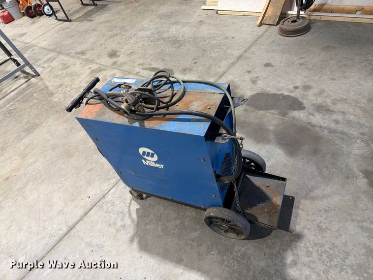 image for item ER1879 Miller Millermatic 200 welder