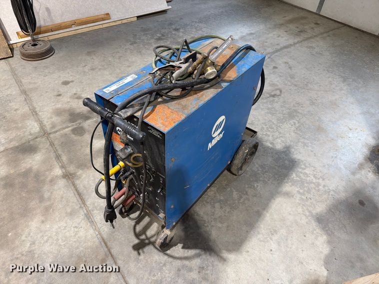 image for item ER1879 Miller Millermatic 200 welder
