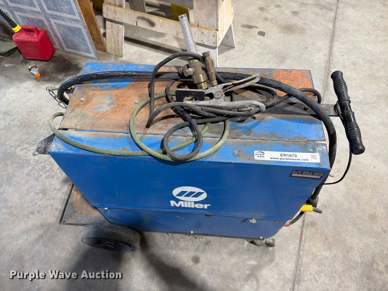 image for item ER1879 Miller Millermatic 200 welder