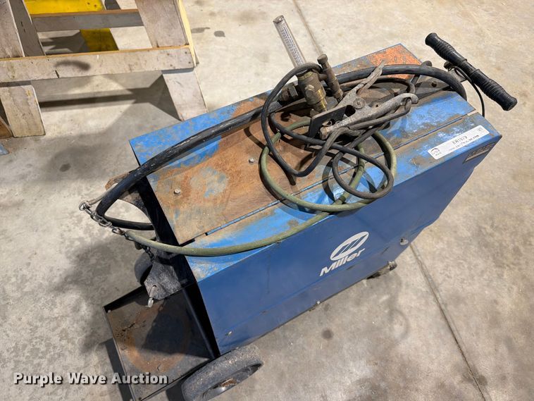 image for item ER1879 Miller Millermatic 200 welder