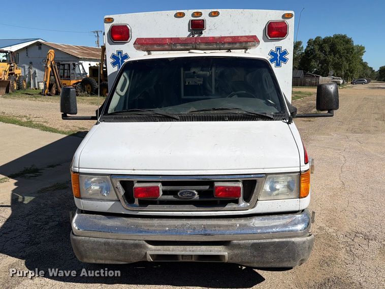image for item ER1883 2003 Ford E450 ambulance
