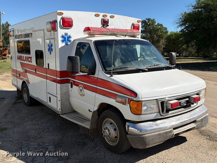 image for item ER1883 2003 Ford E450 ambulance