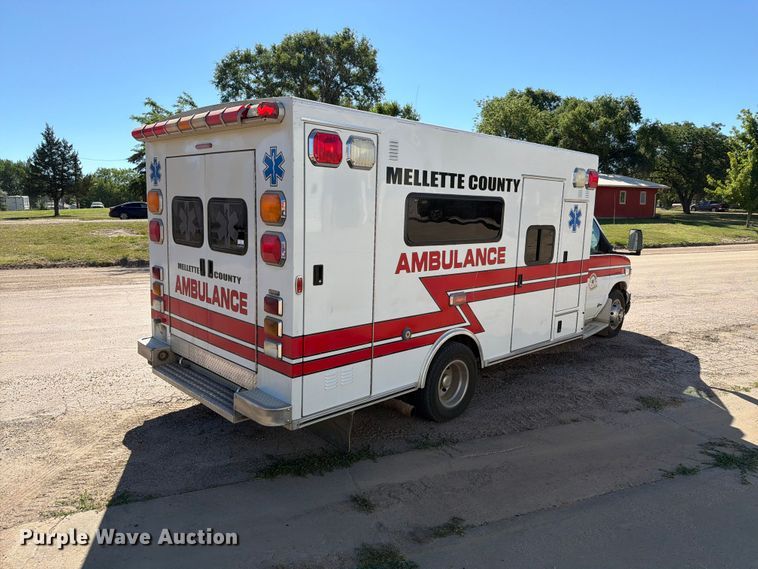 image for item ER1883 2003 Ford E450 ambulance