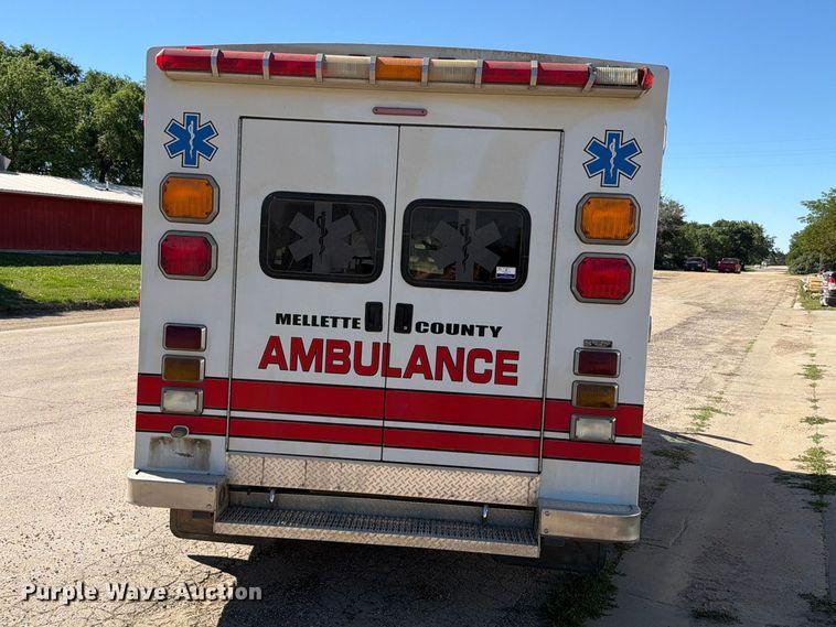 image for item ER1883 2003 Ford E450 ambulance