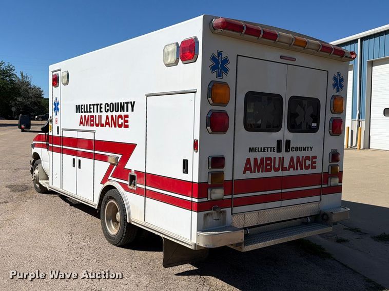 image for item ER1883 2003 Ford E450 ambulance